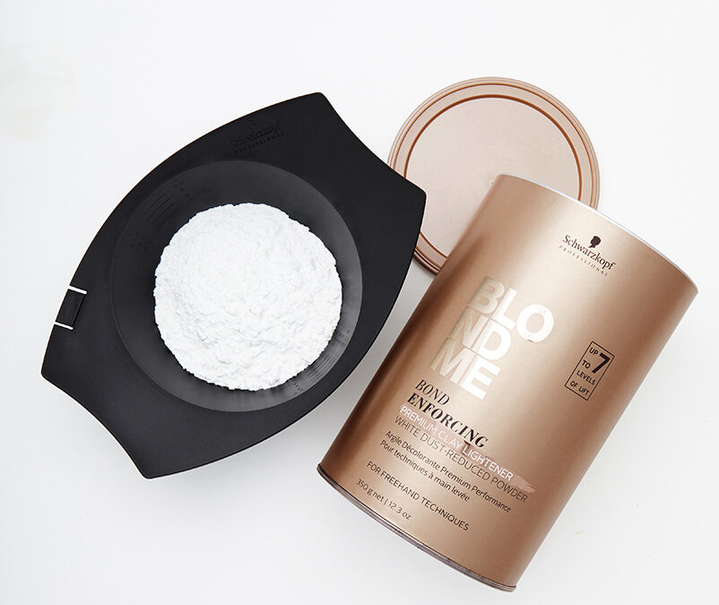 Zesvětlovač s obsahem jílu pro techniky volné ruky: BLOND ME CLAY LIGHTENER