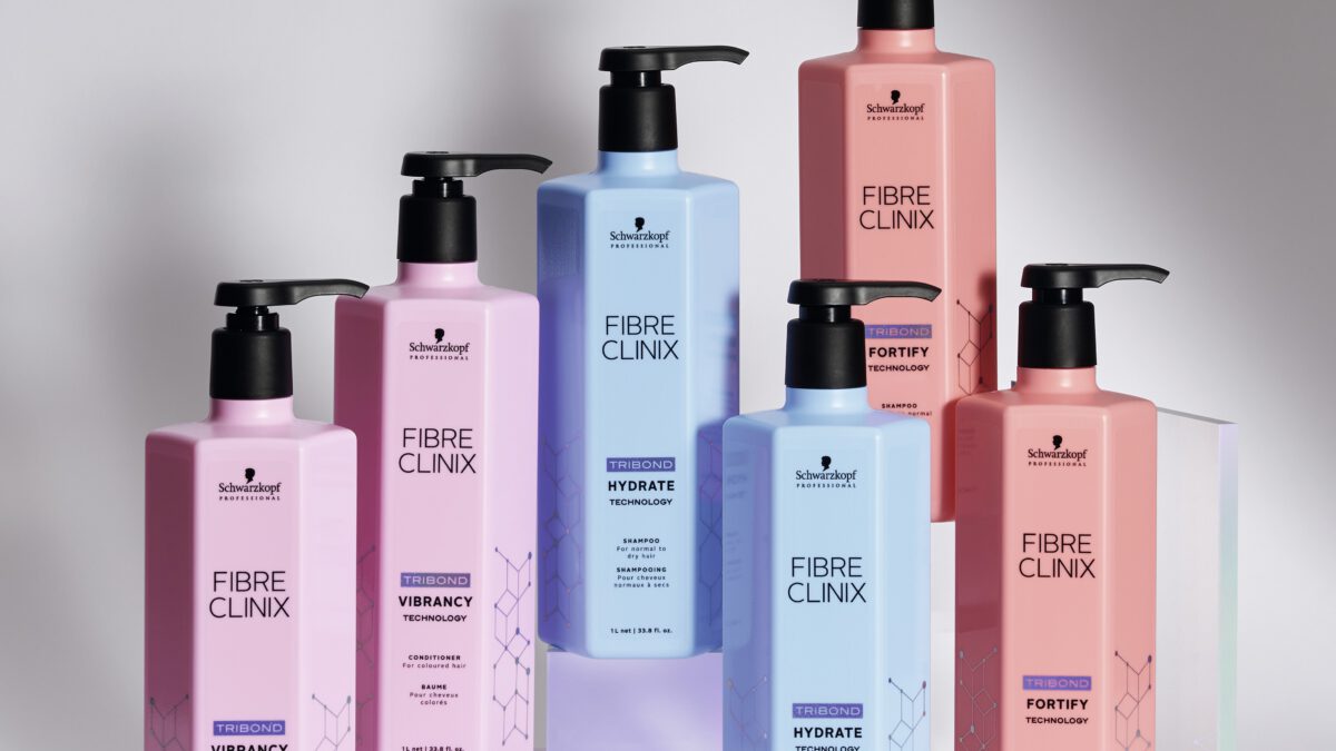 INOVACE VE FIBRE CLINIX, NAŠÍ NEJVÝKONNĚJŠÍ PÉČI O VLASY NA MÍRU, A NOVÝ SENZOR BARVY V SALONLAB SMART ANALYZERU